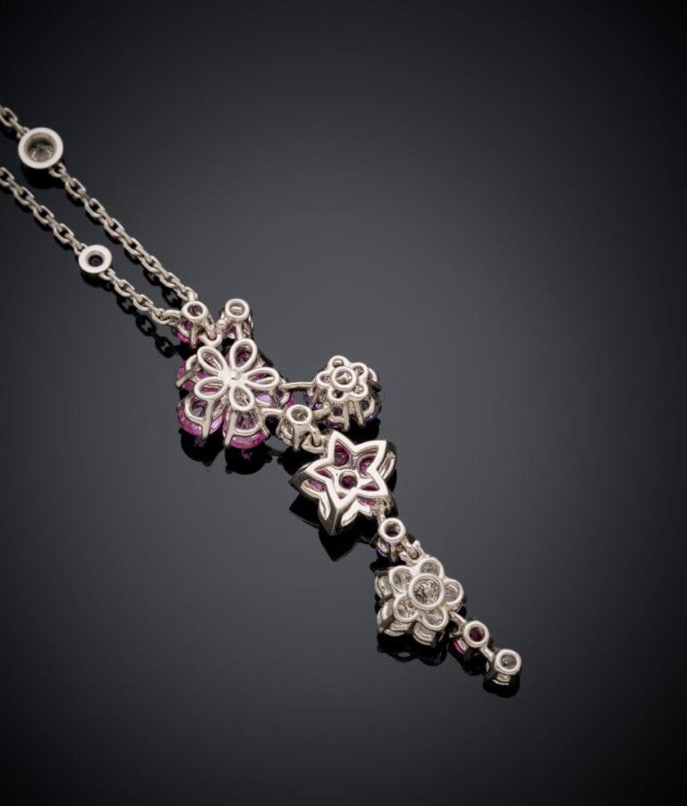 VAN CLEEF & ARPELS - COLLIER "Folie des Prés" et sa chaînette en or gris (750‰)…