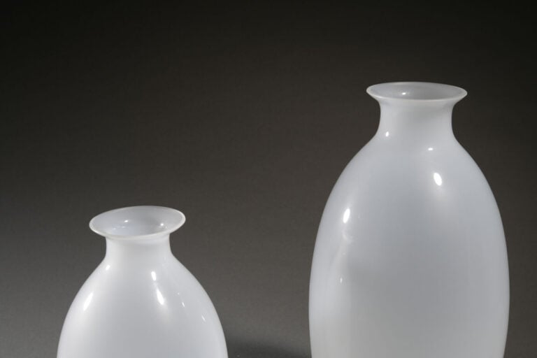 V.NASON & CO - Paire de vases en verre opalin blanc laiteux - Étiquette d'origi…