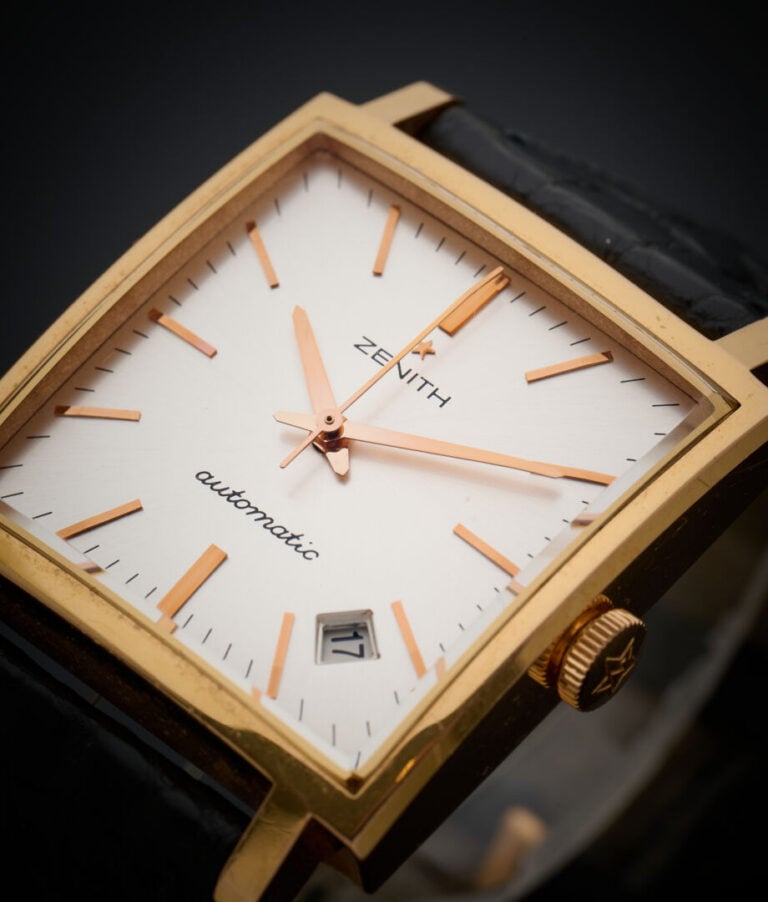 ZENITH - BRACELET MONTRE carrée "New Vintage 1965" en or jaune (750‰). Cadran s…