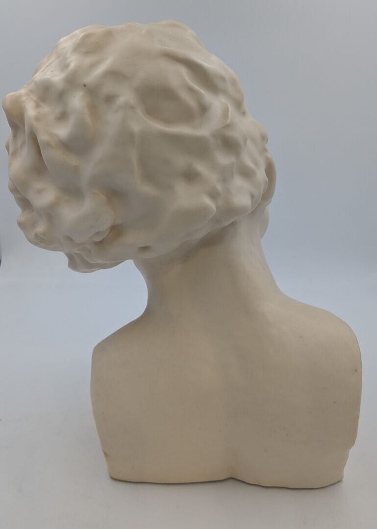 CARRON - Buste de jeune homme en biscuit - Signé - H : 30 cm