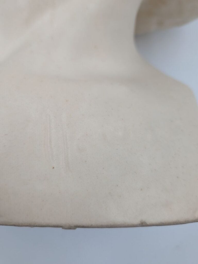 CARRON - Buste de jeune homme en biscuit - Signé - H : 30 cm