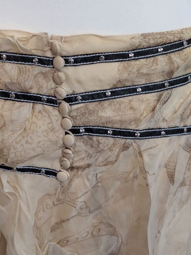 CHRISTIAN DIOR - Jupe en soie doublée jaune paille à motifs équestres et garnit…