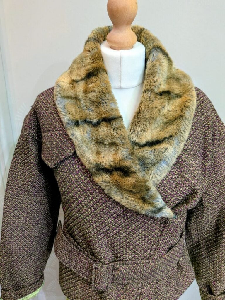 CHRISTIAN LACROIX - Tailleur comprenant une veste en laine avec col en imitatio…