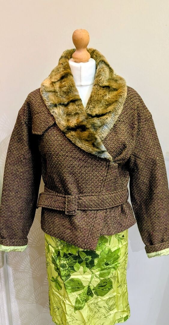 CHRISTIAN LACROIX - Tailleur comprenant une veste en laine avec col en imitatio…
