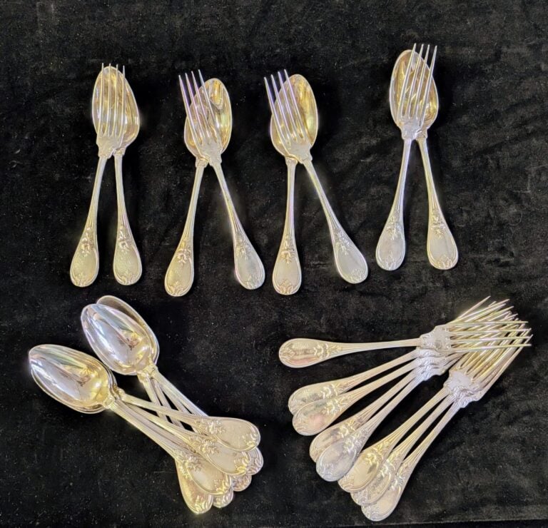 CHRISTOFLE - Partie de ménagère en métal argenté, modèle Marie-Antoinette compr…