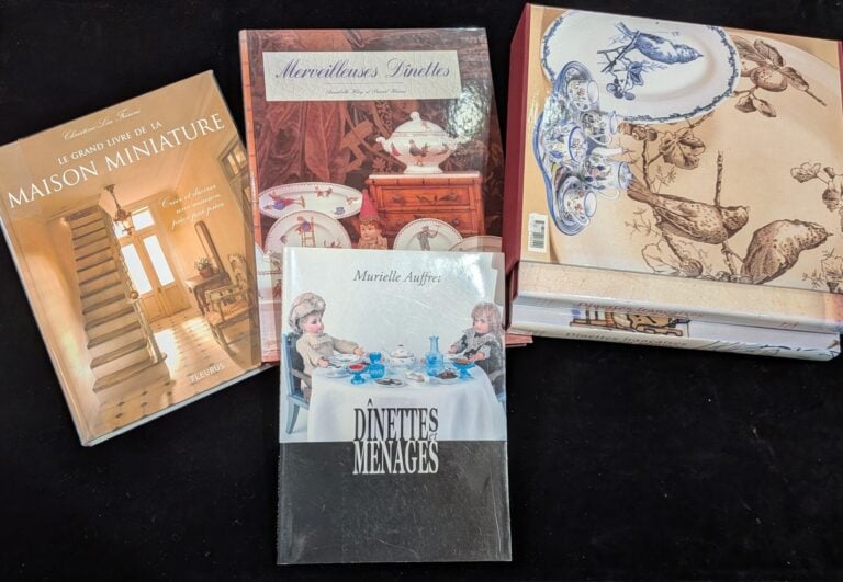 Ensemble de livres sur les dinettes et maisons de poupées comprenant notamment…