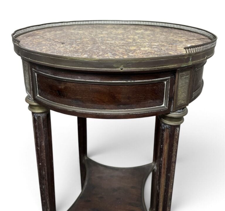 Guéridon à plateau en marbre Brocatelle de style Louis XVI avec lingotière en l…