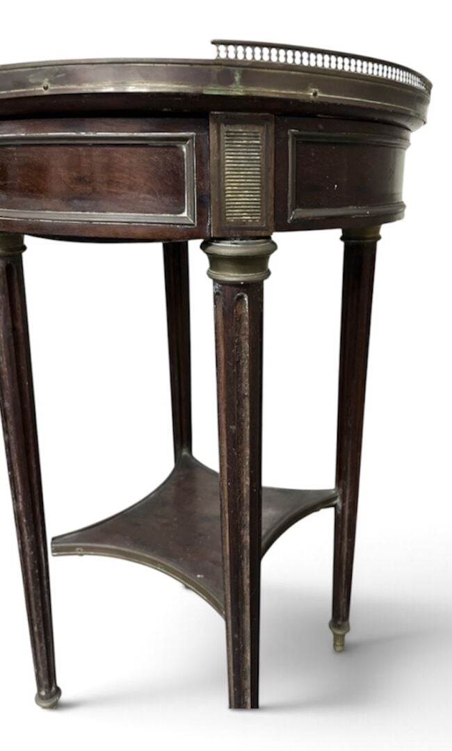 Guéridon à plateau en marbre Brocatelle de style Louis XVI avec lingotière en l…