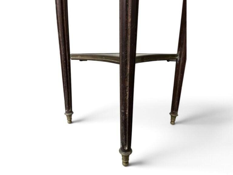 Guéridon à plateau en marbre Brocatelle de style Louis XVI avec lingotière en l…