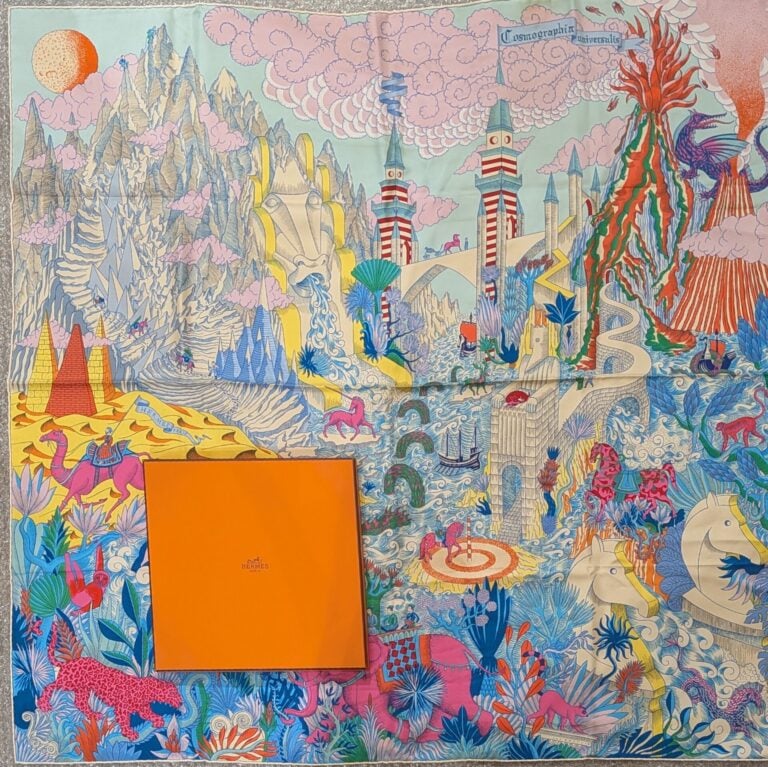 HERMES Paris - Carré en twill de soie - Modèle Cosmographia Universalis - 90 x…
