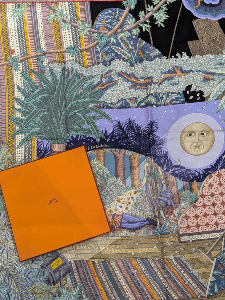 HERMES Paris - Carré en twill de soie polychrome - Modèle Acte III, Scène I, La…
