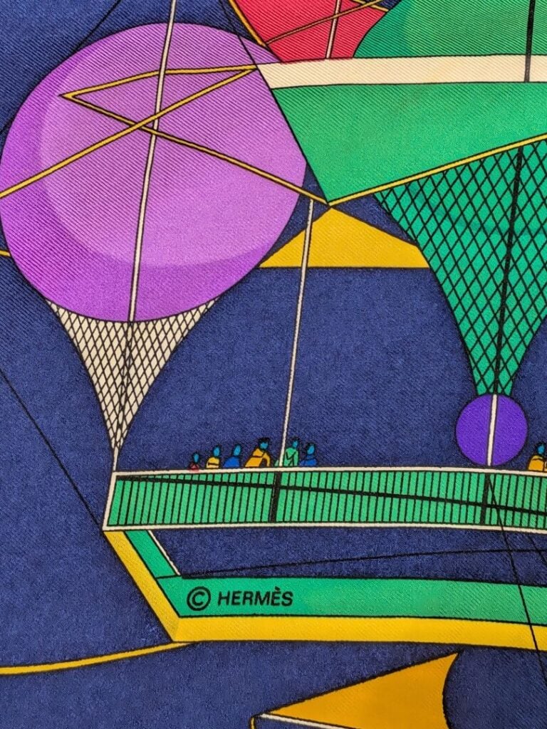 HERMES Paris - Carré en twill de soie polychrome - Modèle Les Folies du ciel -…
