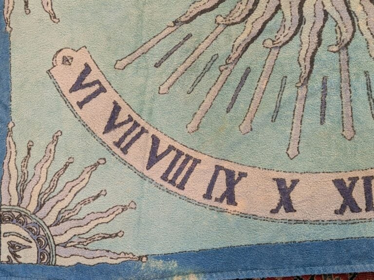 HERMES PARIS - Serviette éponge en coton, dans les tons bleu, décorée d'un cadr…