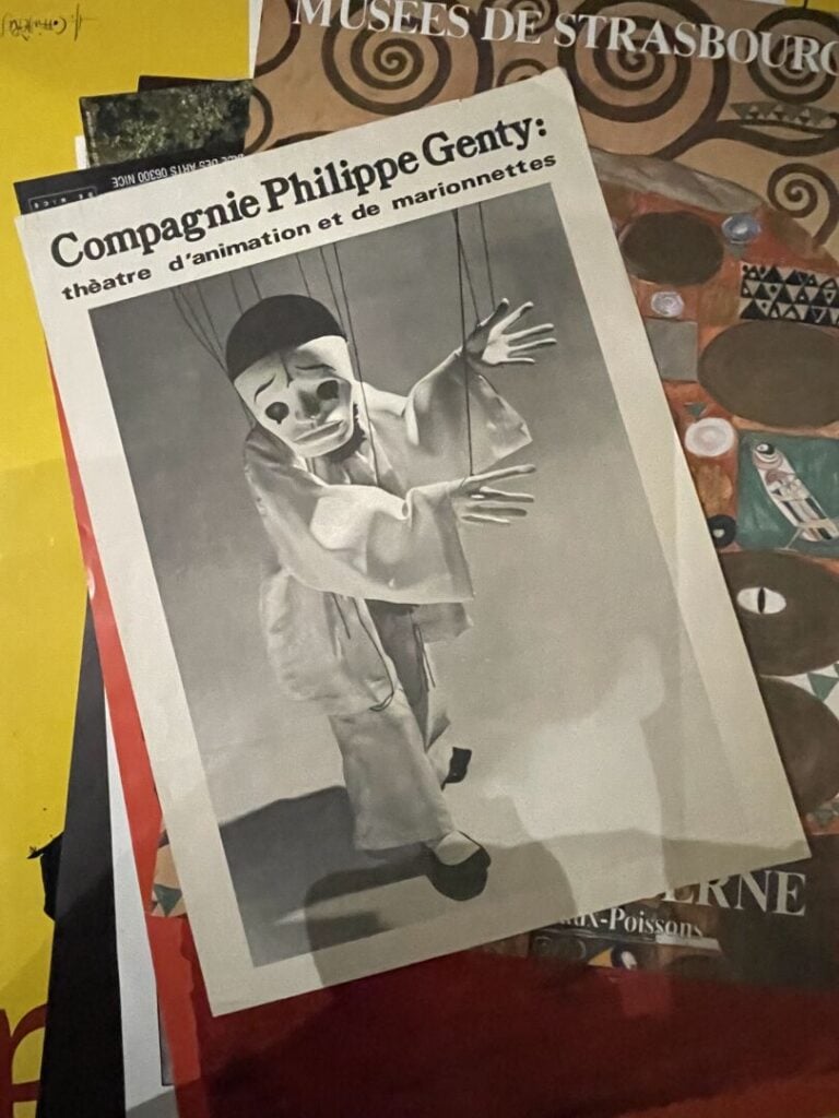 Important lot d'affiches diverses comprenant notamment : "De Braque à Tapies, e…
