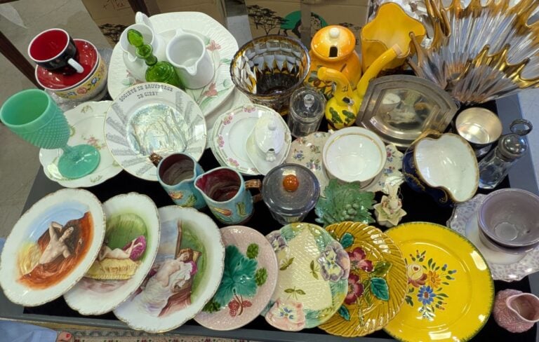 Importante manette de vaisselle courantes : assiettes, tasses, plats, bols, vid…