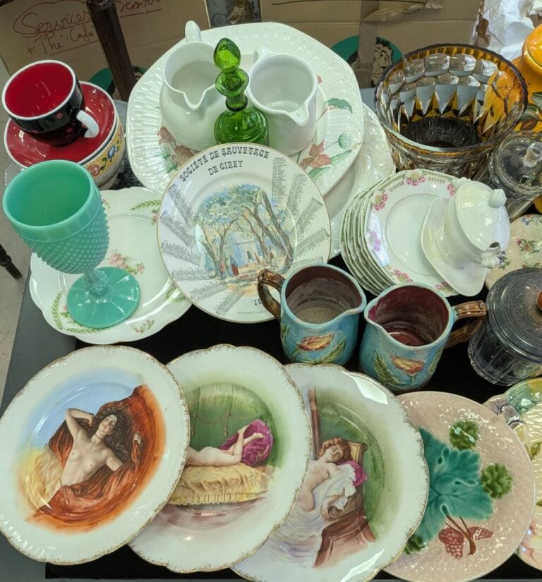 Importante manette de vaisselle courantes : assiettes, tasses, plats, bols, vid…
