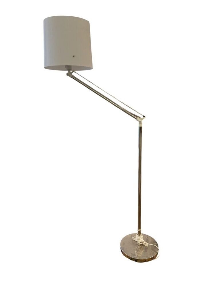 Lampadaire articulé en métal chromé - Abat-jour en plastique blanc - H : 173 cm…