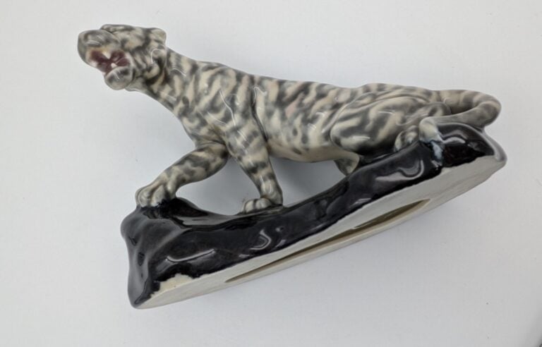 LIMOGES - Camille THARAUD (1878-1956) - Tigre rugissant en porcelaine émaillée…