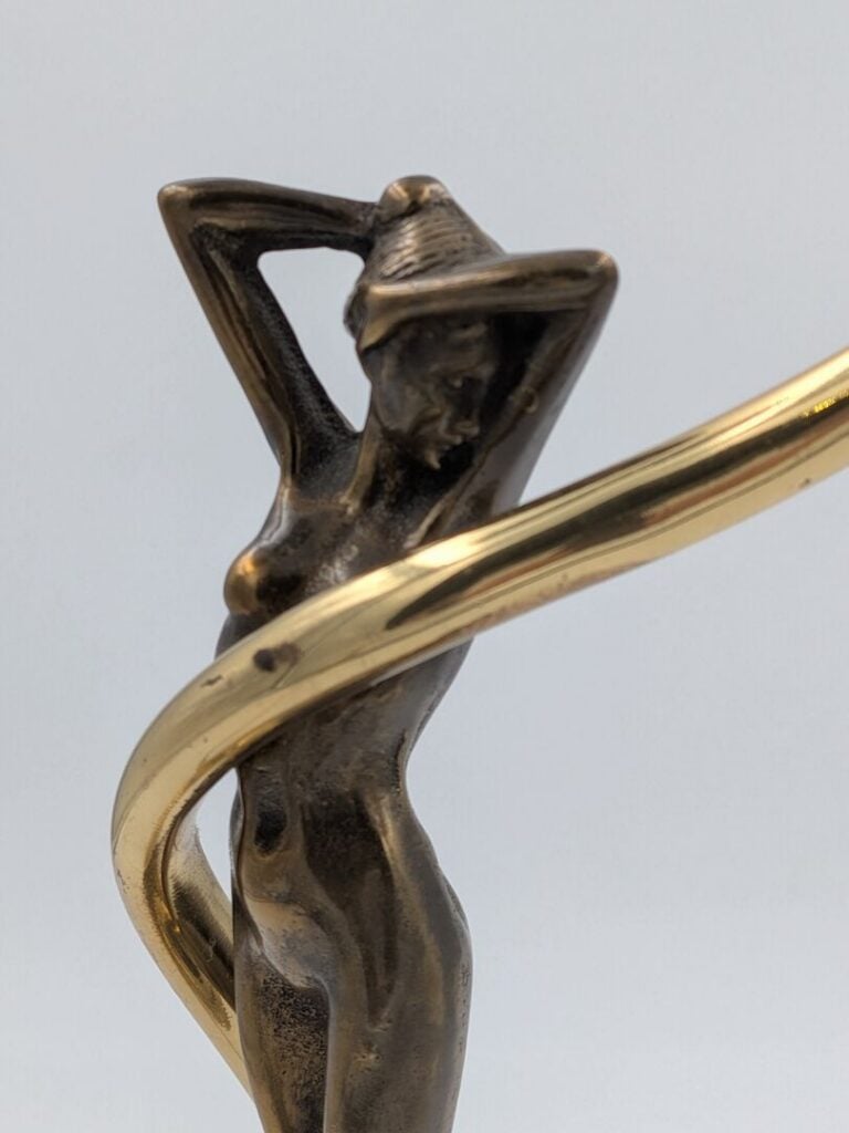 Paire de lampes de bureau en laiton et bronze patiné à décor de femme nue - H :…