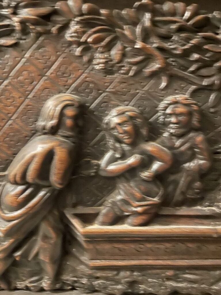 Panneau en chêne sculpté représentant Suzanne et les Vieillards - Italie, XVIIe…