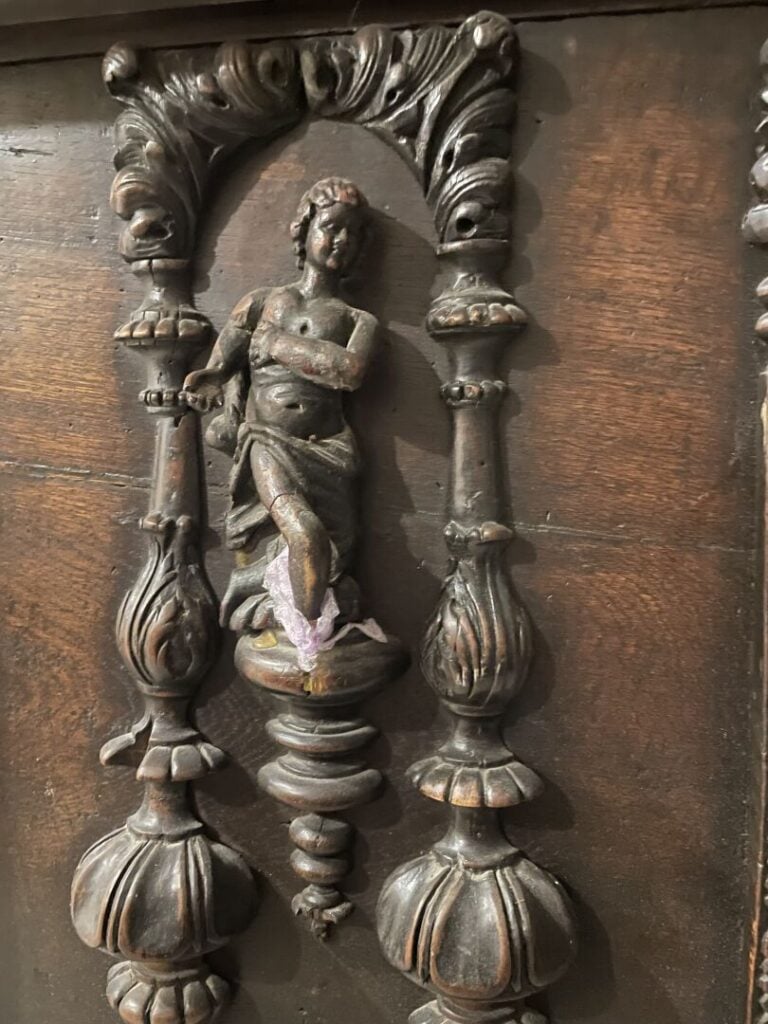 Panneau en chêne sculpté représentant Suzanne et les Vieillards - Italie, XVIIe…