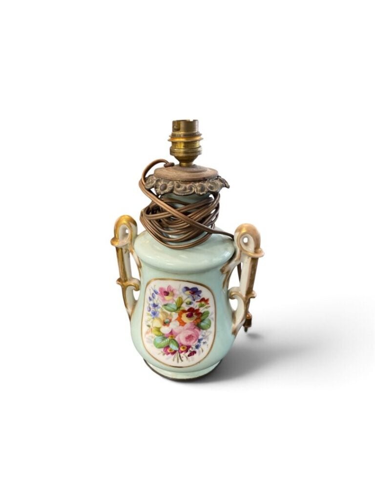Pied de lampe en porcelaine figurant une scène de jeu "Collin-Maillard" - H : 3…