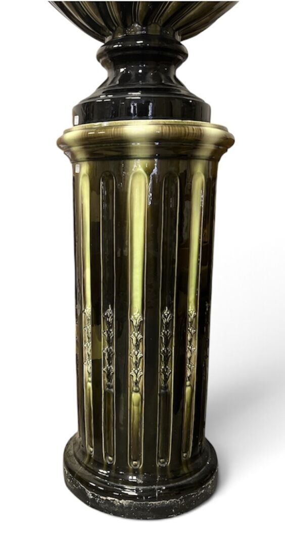 Sellette en forme de colonne cannelée et rudentée et son cache-pot à la panse g…