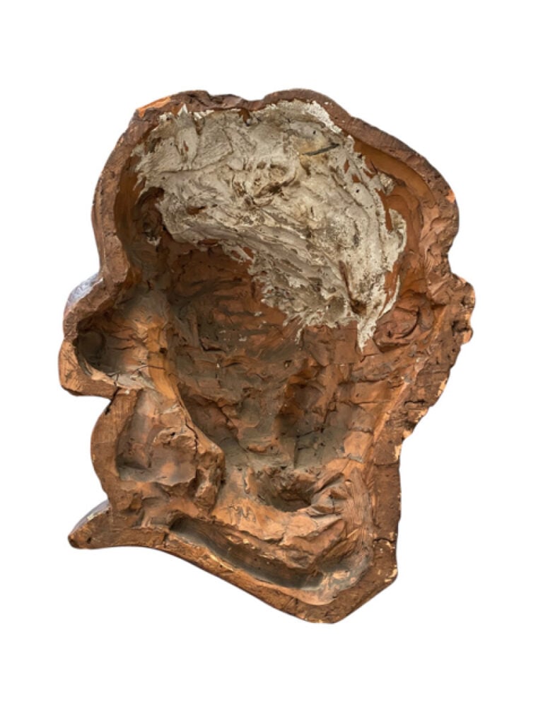 Tête de putto en terre cuite - Porte une signature J. OBAY? - H : 40 cm