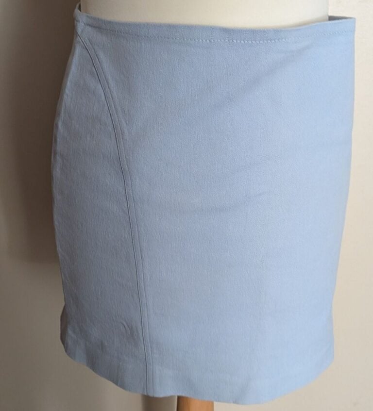 THIERRY MUGLER - Tailleur bleu ciel en coton composé d'une veste et d'une mini…