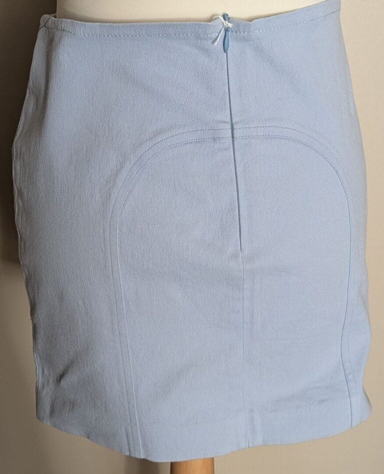 THIERRY MUGLER - Tailleur bleu ciel en coton composé d'une veste et d'une mini…