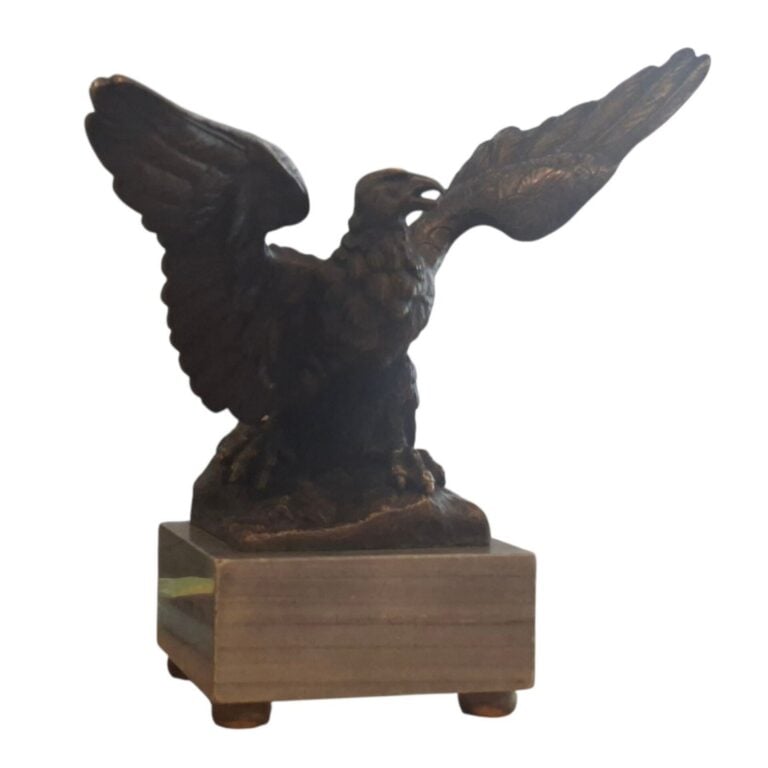 Victor ROUSSEAU (1865-1954) - Aigle aux ailes déployées - Bronze sur socle en m…
