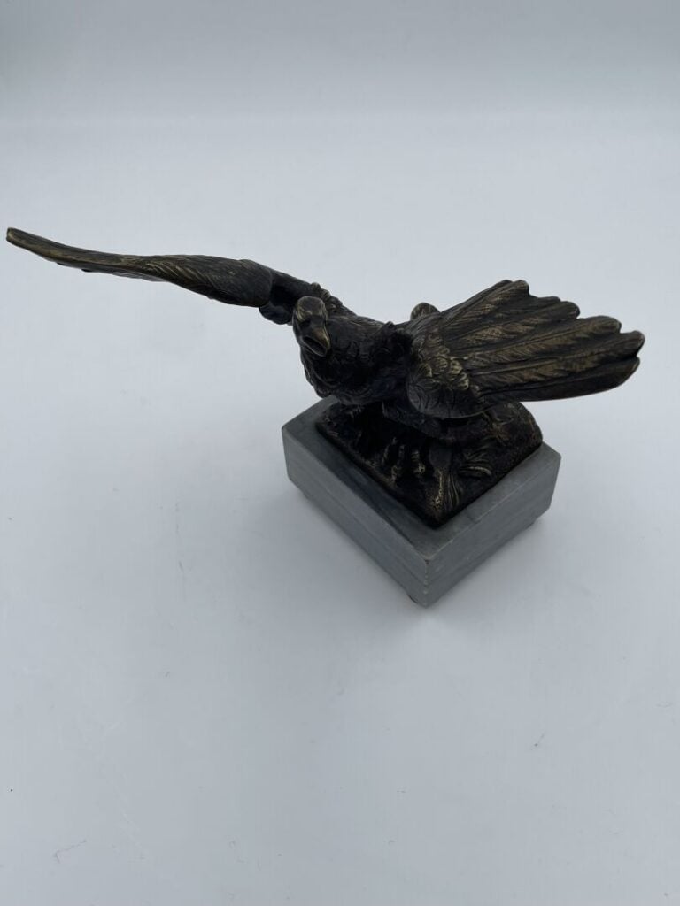 Victor ROUSSEAU (1865-1954) - Aigle aux ailes déployées - Bronze sur socle en m…