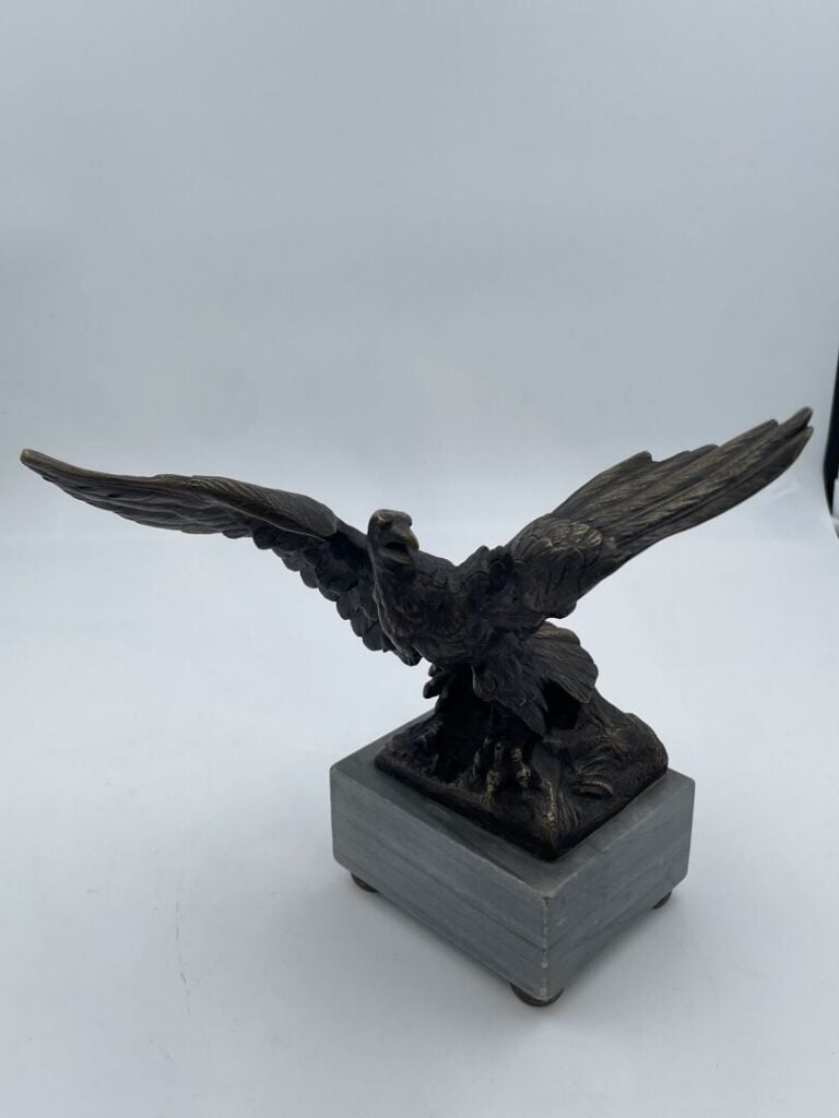 Victor ROUSSEAU (1865-1954) - Aigle aux ailes déployées - Bronze sur socle en m…