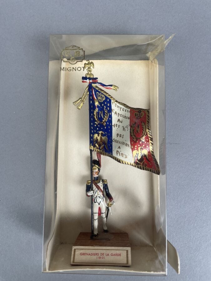 CBG Mignot - 1 boîte - - Grenadier de la Garde - - Lot à retirer à : - Boisgira…