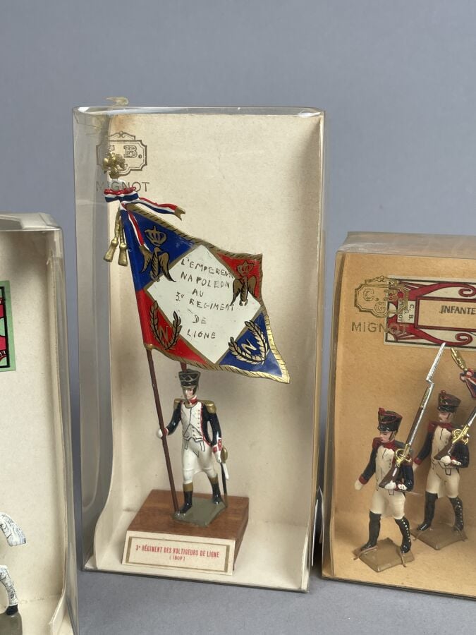 CBG Mignot - 5 boîtes de soldats de plomb : - - Infanterie de ligne - - Gendarm…