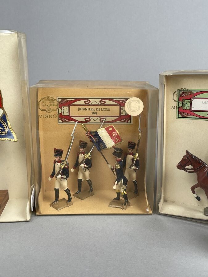CBG Mignot - 5 boîtes de soldats de plomb : - - Infanterie de ligne - - Gendarm…
