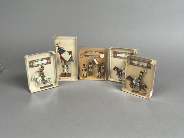 CBG Mignot - 5 boîtes de soldats de plomb : - - Infanterie de ligne - - Gendarm…