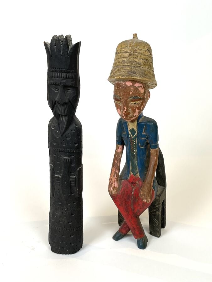 Figure d'applique en bois sculpté"saint" (hauteur : 45 cm) - On joint un person…