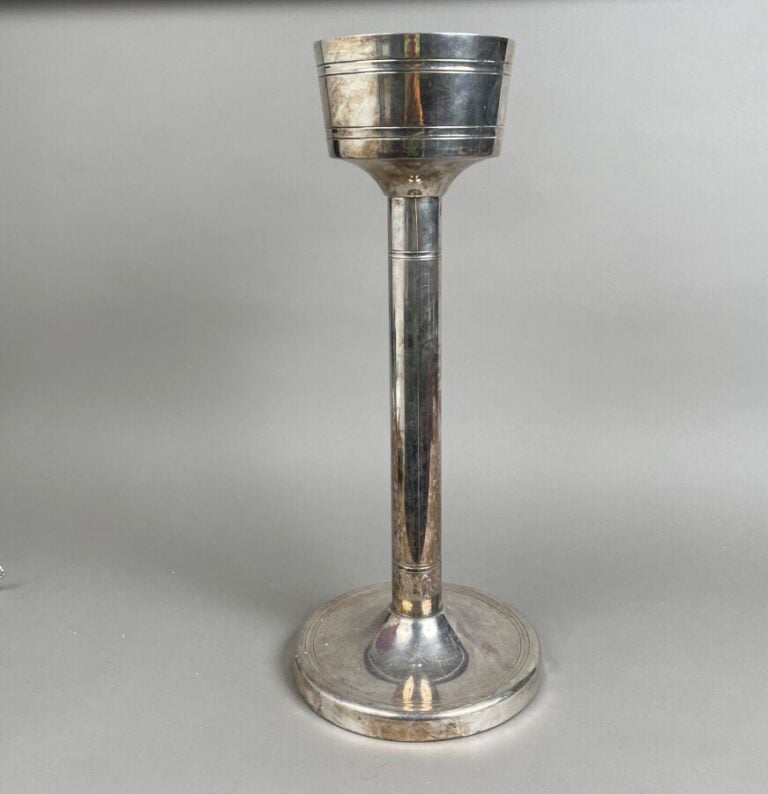 Porte seau à champagne en métal argenté - Hauteur : 60 cm - - Lot à retirer à :…